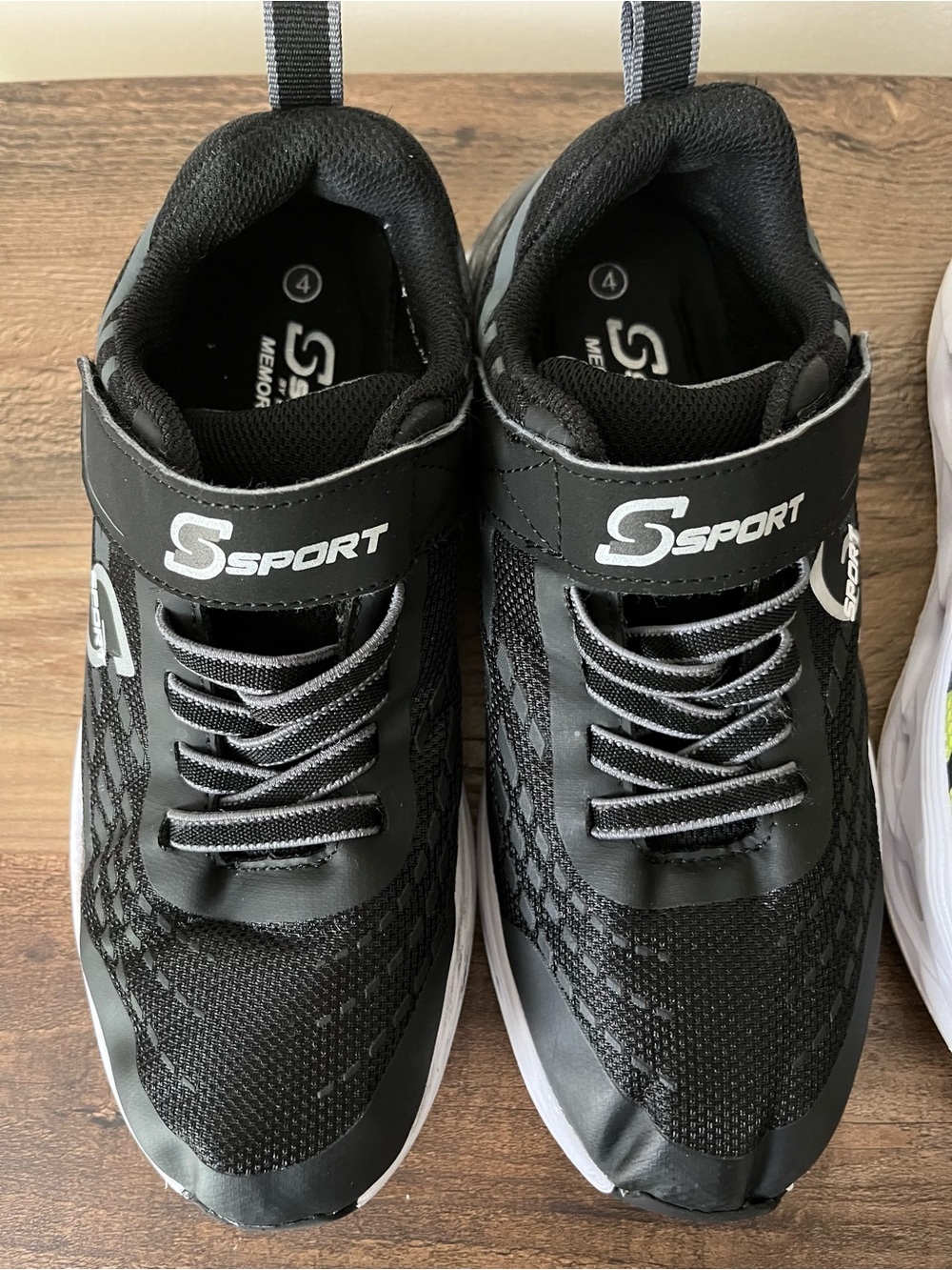 Boys Shoes Skechers Sneakers 3 Pair Bundle Size 4 - Picture 4 of 12